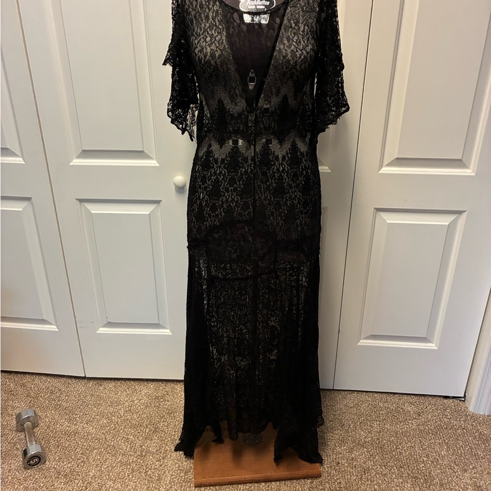 Elegant Black Lace Maxi Dress